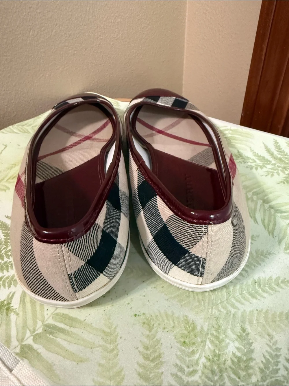 Burberry Nova Check Canvas and Patent Leather Cap Toe Flats EUR 40/US 9.5 - Picture 3 of 7